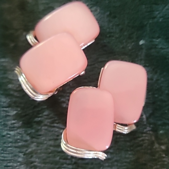 Lisner double rectangle pink moonglow Lucite clip-on earrings circa 1950's - Picture 2 of 4